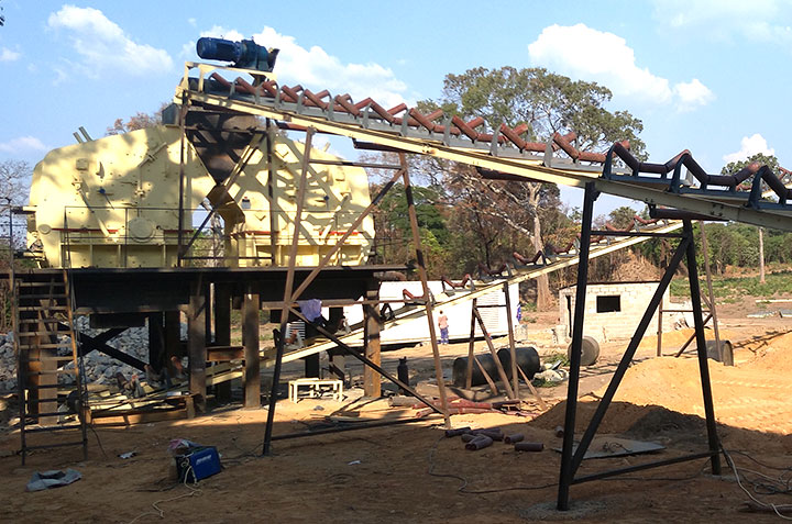 青石破碎用反擊破作業(yè)現場