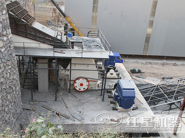 安裝、調試好投入生產的重錘頭破碎機