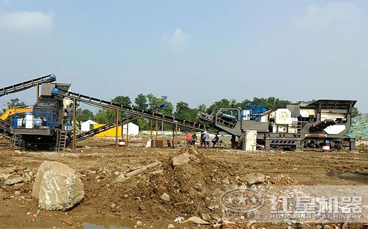 輪胎式建筑廢料粉碎機(jī)作業(yè)現(xiàn)場